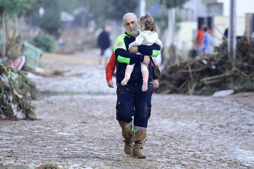 Salgono a 51 le vittime delle piogge torrenziali in Spagna