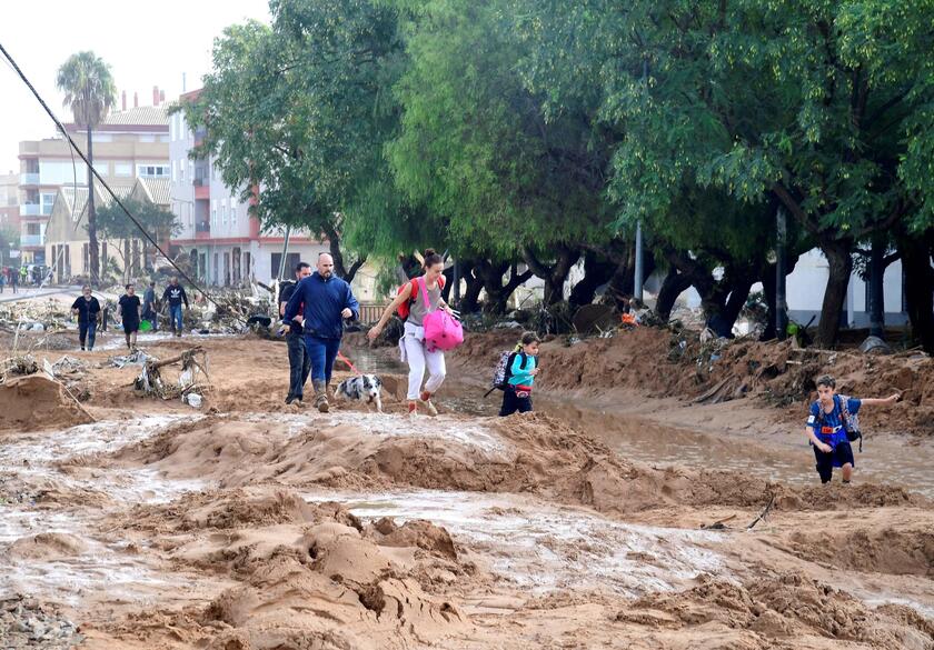 Salgono a 51 le vittime delle piogge torrenziali in Spagna