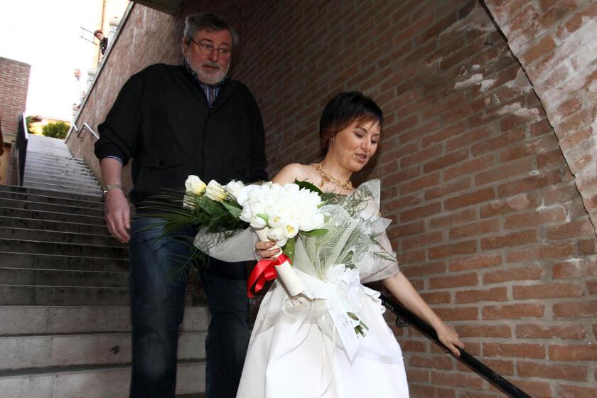 MUSICA: GUCCINI SPOSA NELLE MARCHE COMPAGNA DI UNA VITA