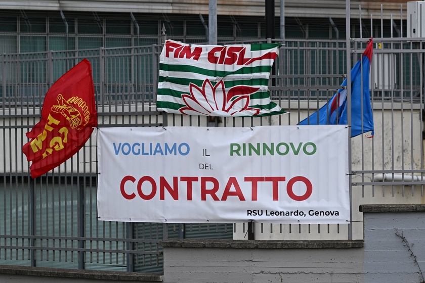 Manifestazione dei lavoratori metalmeccanici in corso a Genova