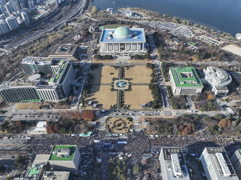 Protest calls for impeachment of South Korean President Yoon