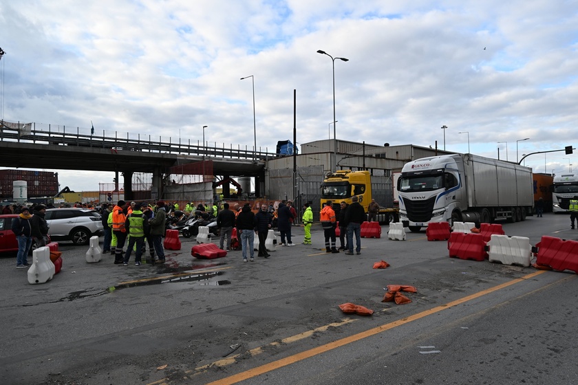 Operaio morto, sindacati in strada 'si investe troppo poco'