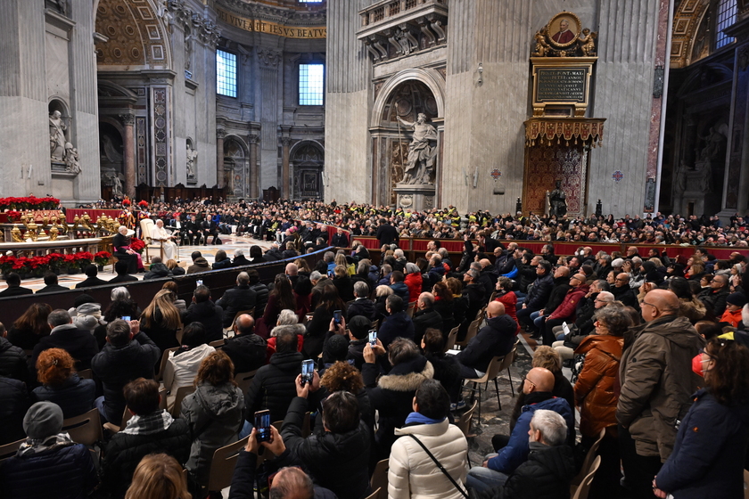 Il Papa, leggendo le notizie alcune ci fanno piangere