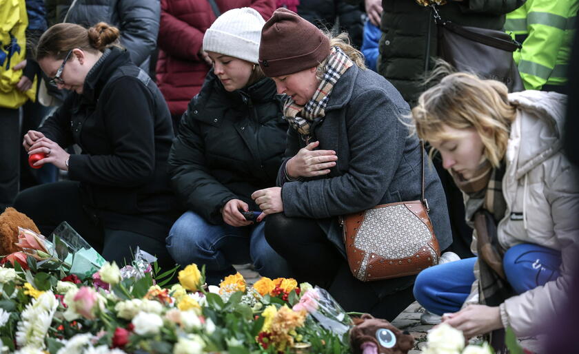 German Chancellor Scholz visits Magdeburg's Christmas market following vehicle-ramming attack