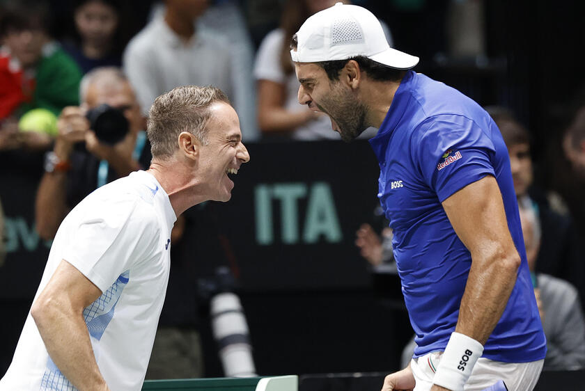 Matteo Berrettini con il capitano azzurro della squadra di Coppa Davis, Filippo Volandri