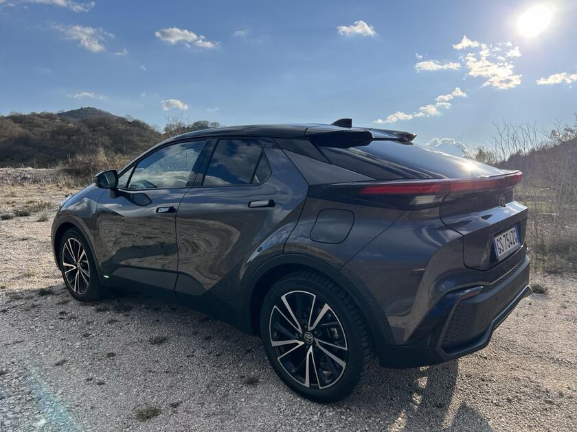 Nuova Toyota C-HR