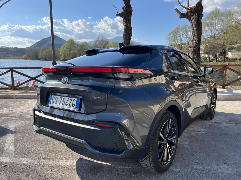 Nuova Toyota C-HR