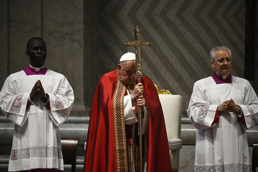 Il Papa, c'è bisogno di una Chiesa e società dalle porte aperte