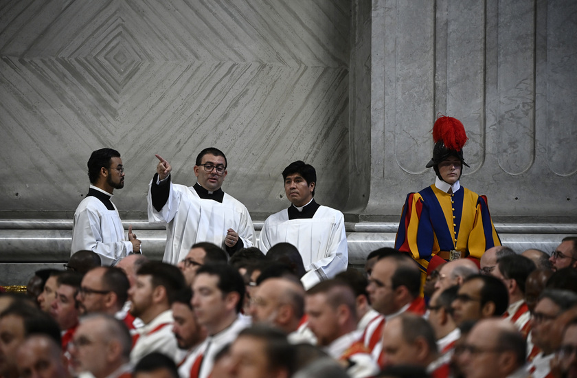 Il Papa, c'è bisogno di una Chiesa e società dalle porte aperte