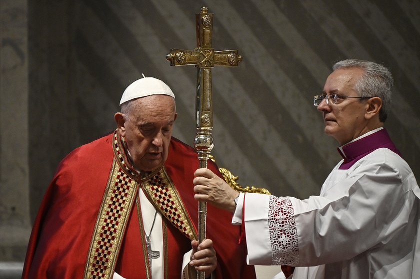 Il Papa, c'è bisogno di una Chiesa e società dalle porte aperte