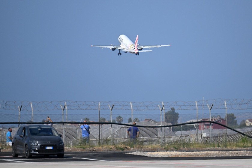 Al via i primi voli di linea dall'Aeroporto di Salerno