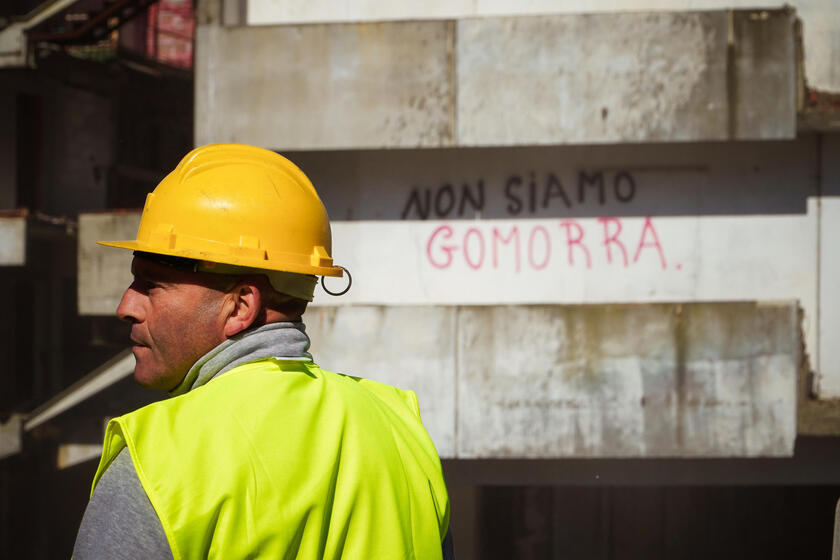 Un momento della demolizione della prima delle ultime quattro Vele di Scampia, 20 febbraio 2020