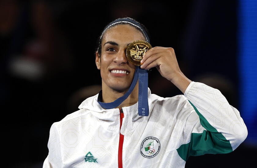 Argelina Imane Khelif supera preconceito e vence medalha de ouro no boxe