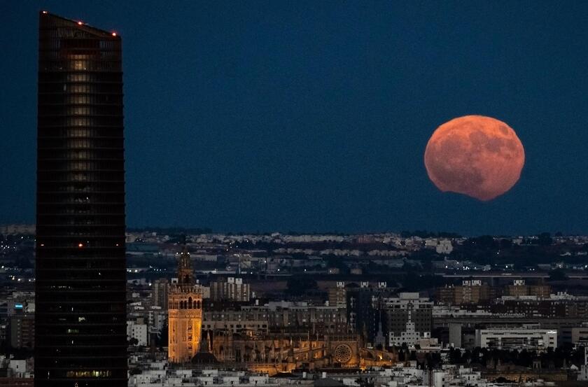 La luna llena de Esturión