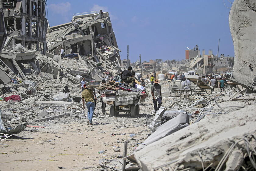 Residents return to destroyed homes in Gaza