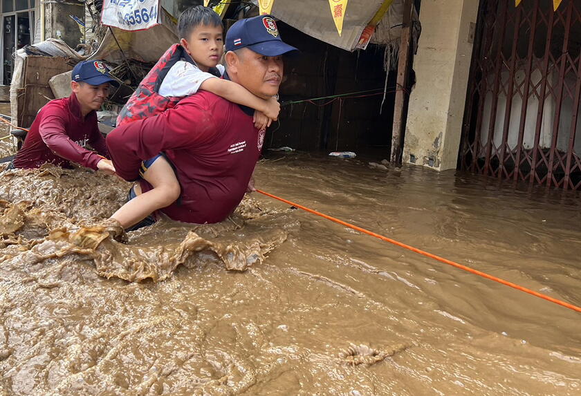 Floods from Typhoon Yagi hit provinces in northern Thailand