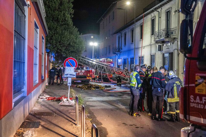 Incendio in negozio a Milano, morti tre giovani cinesi