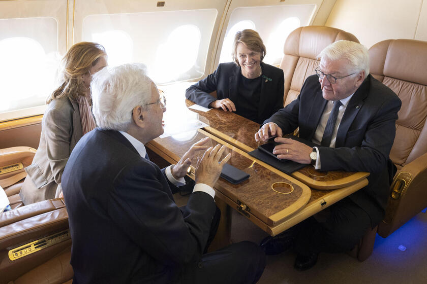 Mattarella e Steinmeier atterrano a Bologna