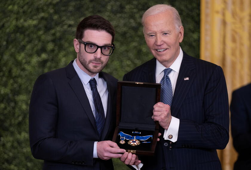 Joe Biden e Alex Soros, figlio del premiato George Soros