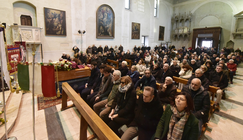 Agroppi: funerale ricorda le sue passioni, dal Toro a Elvis