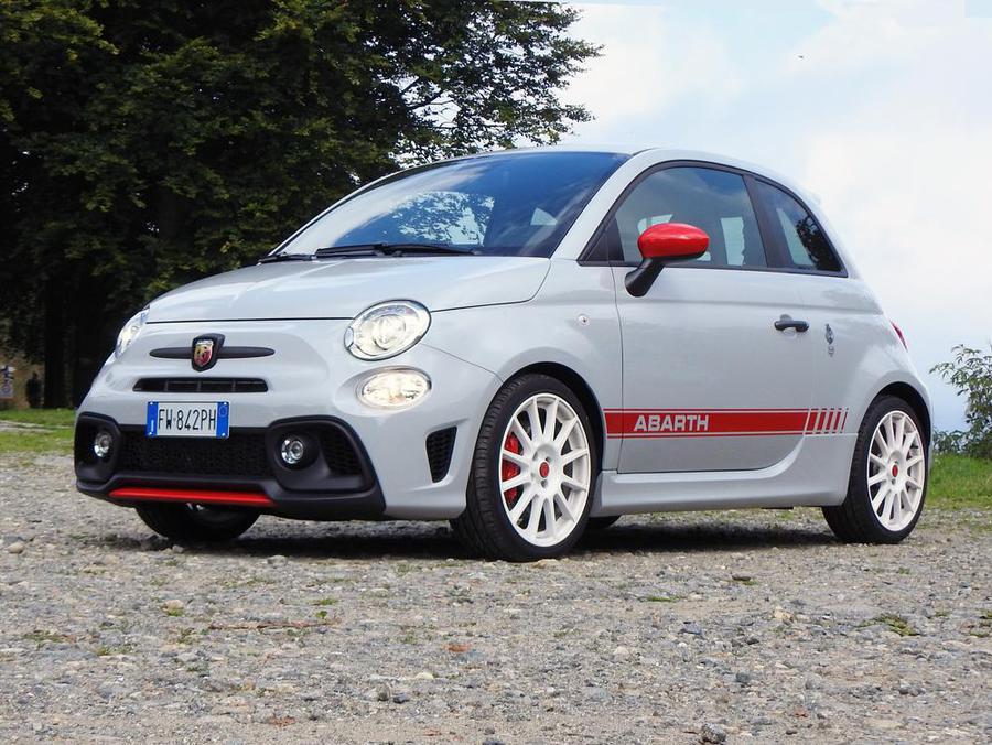 Con la 595 Esse Esse viaggio alla ricerca del DNA Abarth © Ansa