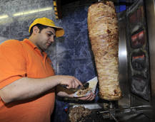 Candidato Rapallo,via "kebab" da insegne