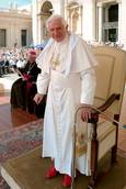 Benedict to be called 'pope emeritus', wear white