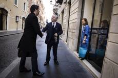 Renzi a Roma, la passeggiata e' di rigore