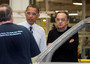 Barack Obama con l'amministratore delegato di Fiat e Chrysler Sergio Marchionne nello stabilimento Chrysler di Jefferson North il 30 luglio