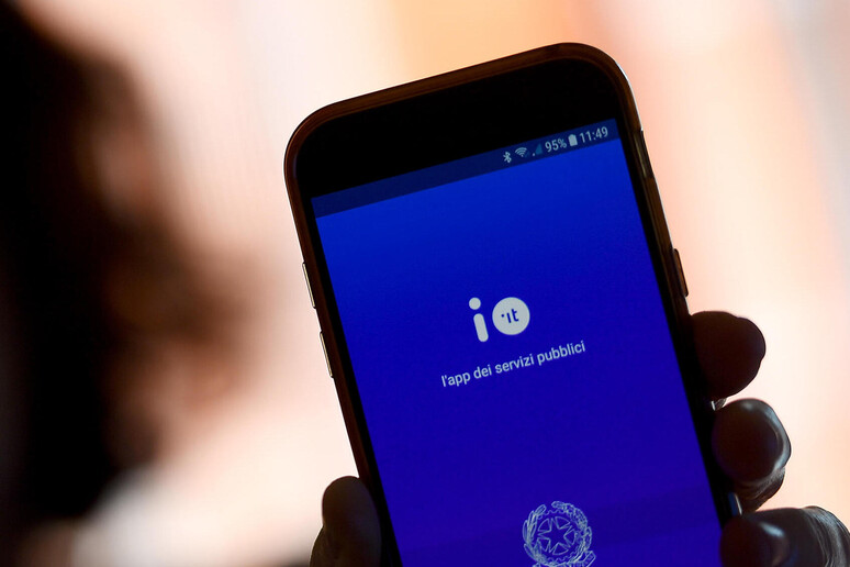 Al via la sperimentazione dei documenti digitali sull 'app IO - RIPRODUZIONE RISERVATA
