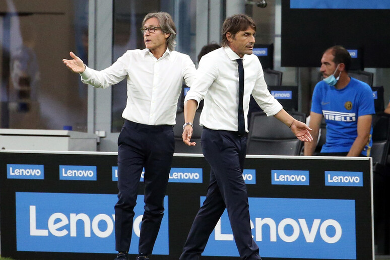 Conte, DT del Napoli, y Oriali, responsable del área técnica - TODOS LOS DERECHOS RESERVADOS