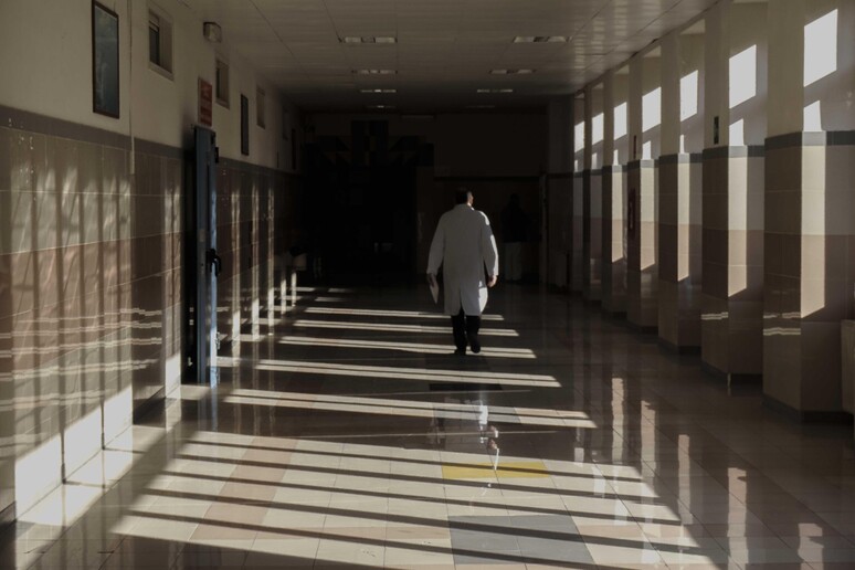 Un medico in una foto di archivio -     RIPRODUZIONE RISERVATA