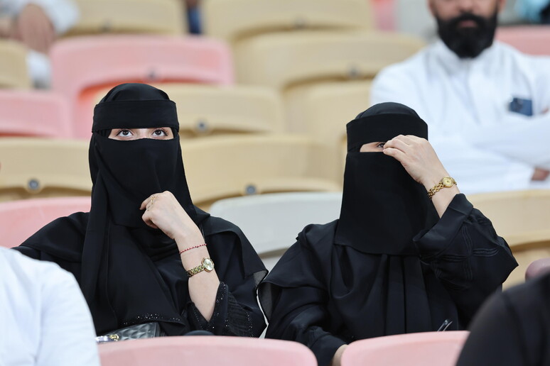 Tifose saudite allo stadio durante la finale della Coppa del Mondo 2023 a Gedda © ANSA/EPA