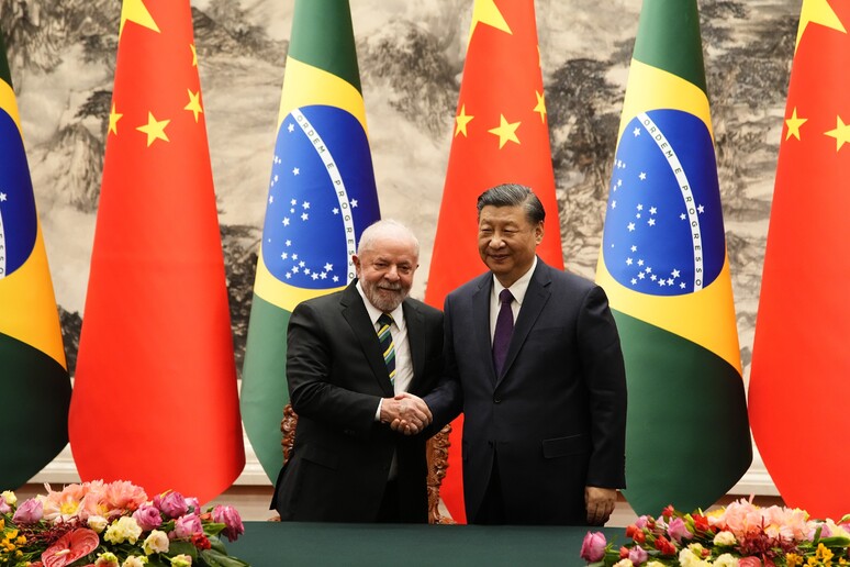 Lula e Xi Jinping durante encontro em Pequim, em abril de 2023 - TODOS OS DIREITOS RESERVADOS