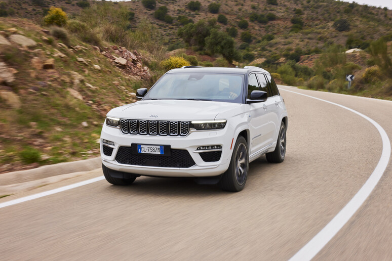 Nuova Jeep Grand Cherokee, l 'inarrestabile off-road premium - RIPRODUZIONE RISERVATA