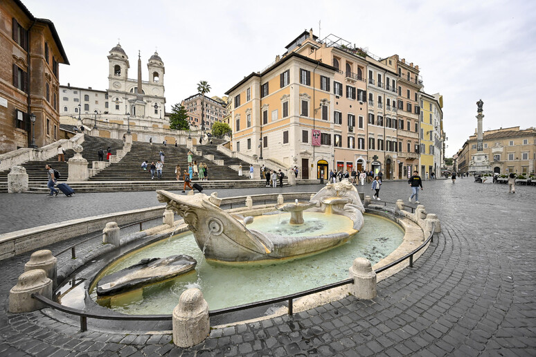 Vista da Piazza di Spagna com a escadaria de Trinità dei Monti ao fundo - TODOS OS DIREITOS RESERVADOS