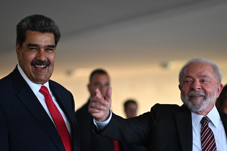 Nicolás Maduro e Lula durante encontro em Brasília, em maio de 2023 © ANSA/EPA