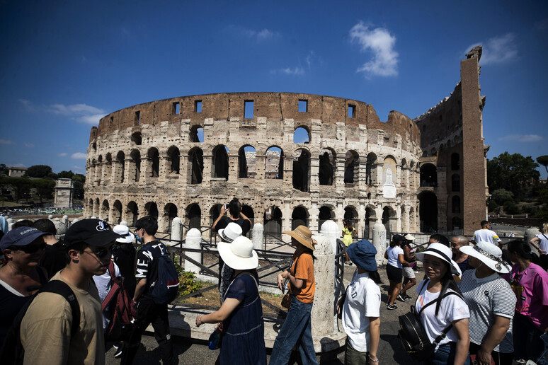 Coliseu em Roma é um dos principais pontos turísticos da Itália - TODOS OS DIREITOS RESERVADOS