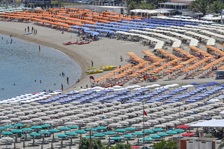 Consiglio di stato, stop alle deroghe sulle concessioni per le spiagge, ok gare - RIPRODUZIONE RISERVATA