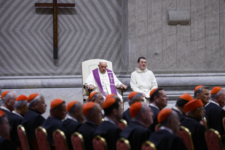 Il Papa in San Pietro per veglia penitenziale pre-Sinodo - TODOS OS DIREITOS RESERVADOS