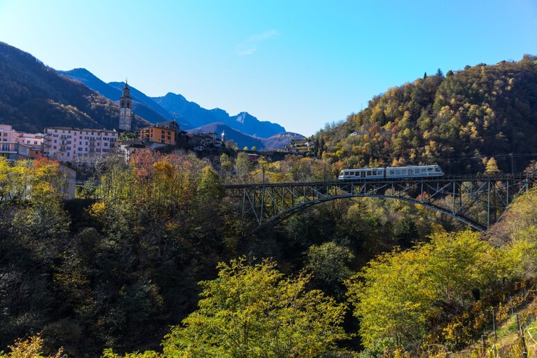 Tra borghi e paesaggi, viaggio attraverso l 'Italia d 'autunno - RIPRODUZIONE RISERVATA