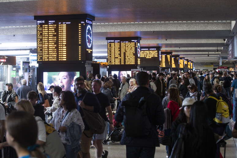 Colapso ferroviario, caos en las estaciones de trenes en Italia - TODOS LOS DERECHOS RESERVADOS