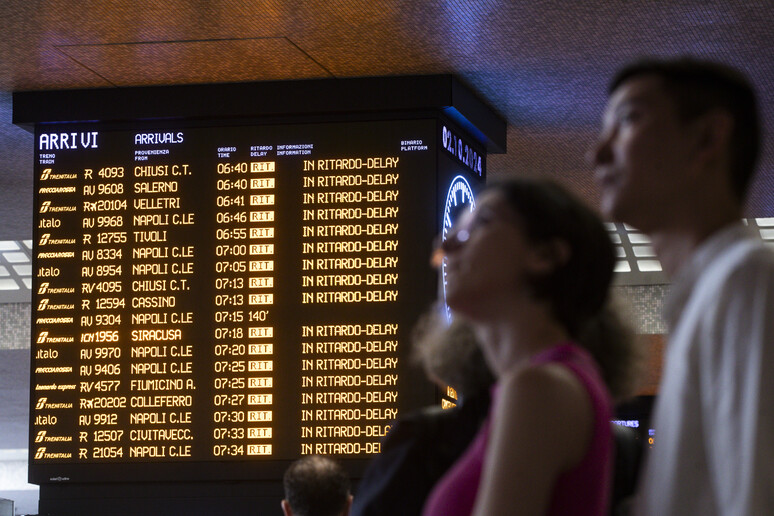 Caos treni - RIPRODUZIONE RISERVATA