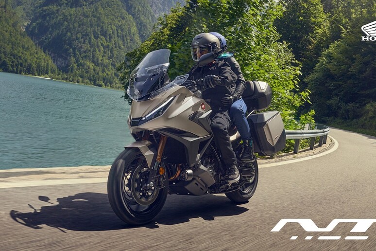 Honda NT1100, la  'touring-crossover ' si aggiorna - RIPRODUZIONE RISERVATA