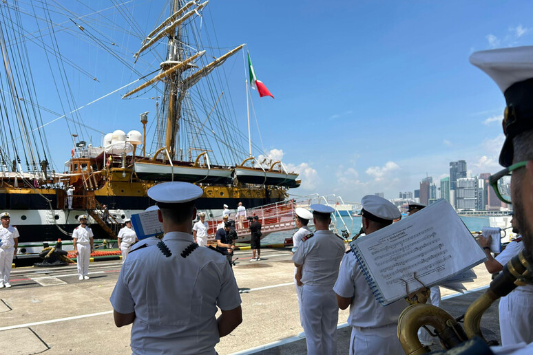 L’Amerigo Vespucci a Singapore - RIPRODUZIONE RISERVATA