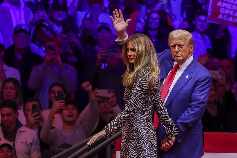 Trump e sua esposa, Melania, durante o comício no Madison Square Garden - TODOS OS DIREITOS RESERVADOS