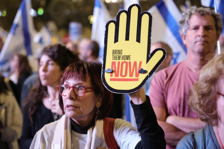 Una de las tantas protestas de familiares en reclamo de la liberación de los rehenes. © ANSA/EPA