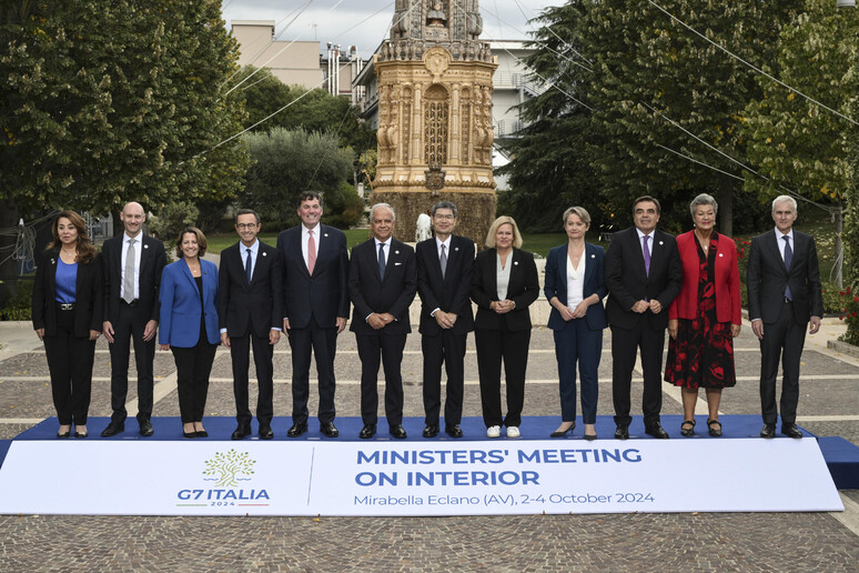 Ministros estão reunidos no sul da Itália - TODOS OS DIREITOS RESERVADOS