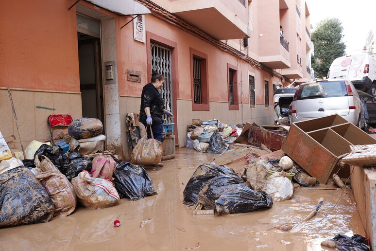 - RIPRODUZIONE RISERVATA