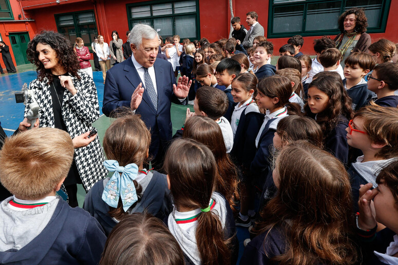 Antonio Tajani durante visita a escola italiana em Buenos Aires - TODOS OS DIREITOS RESERVADOS